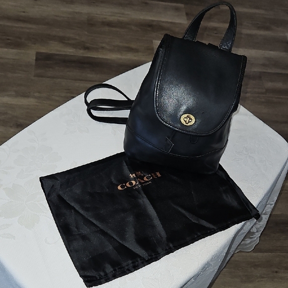 Coach Vintage Legacy  Black Leather Backpack Turnlock - Picture 4 of 15